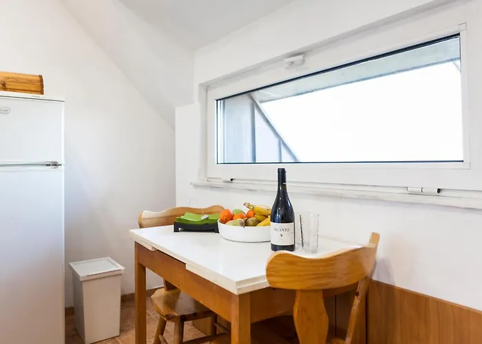 Tony's Sunny Rooftop By Flat Mаnager * ソフィア